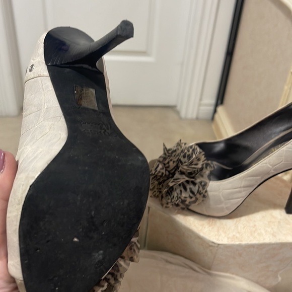 🌼Guess by Marciano Shoes🌼 - Picture 6 of 6